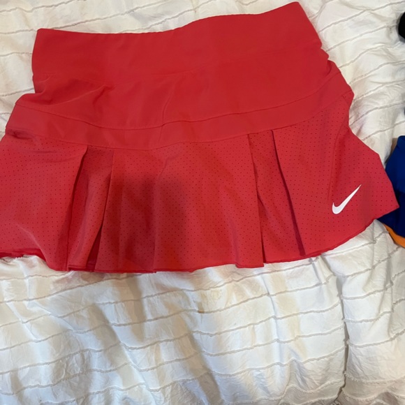 Pink coral Nike tennis skirt - Picture 3 of 5